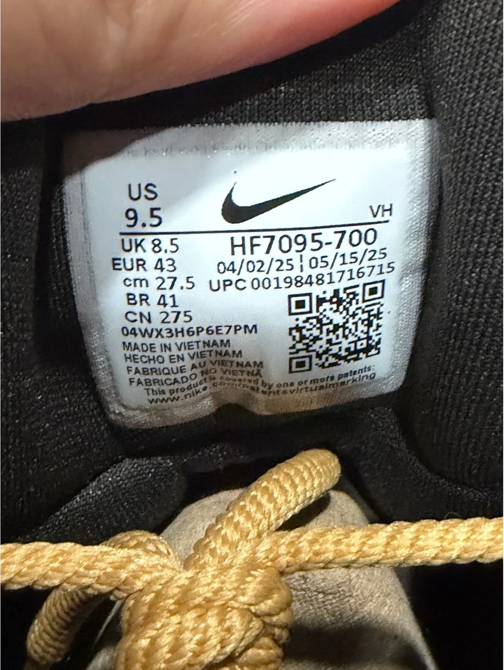 Size 9.5 - Nike Manoa Leather “Haystack”